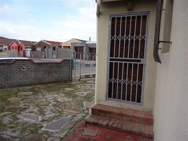 3 Bedroom Property for Sale in Ilitha Park Western Cape